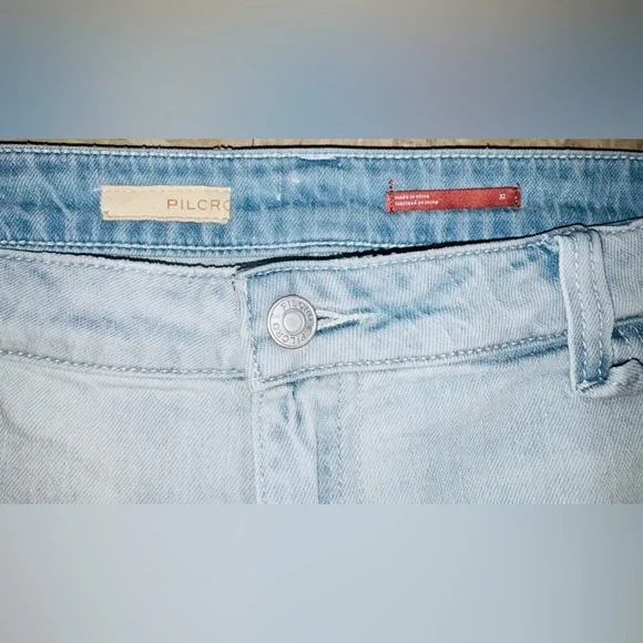 Anthropologie - Pilcro Distressed Denim Shortie Shorts in Light Wash size 32 - Picture 7 of 16